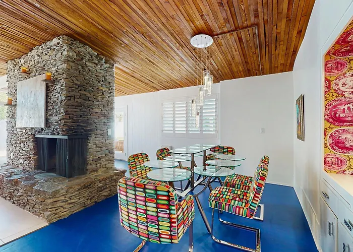 Lounge Poolside: Gem W/ Game Room!