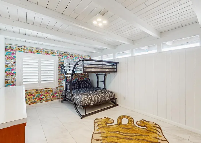 Lounge Poolside: Gem W/ Game Room! Holiday home Scottsdale
