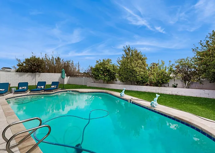 Lounge Poolside: Gem W/ Game Room! Scottsdale