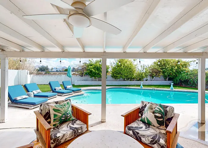 Lounge Poolside: Gem W/ Game Room! Holiday home Scottsdale