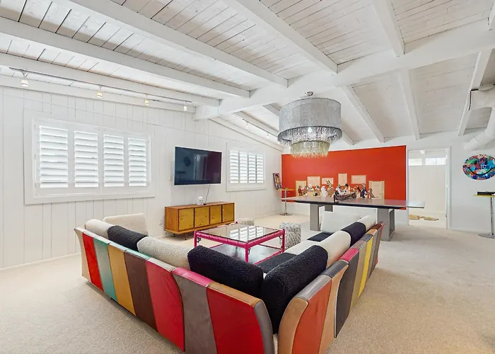 Lounge Poolside: Gem W/ Game Room! Holiday home