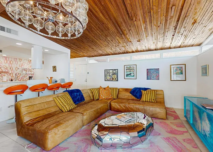 Lounge Poolside: Gem W/ Game Room! Scottsdale