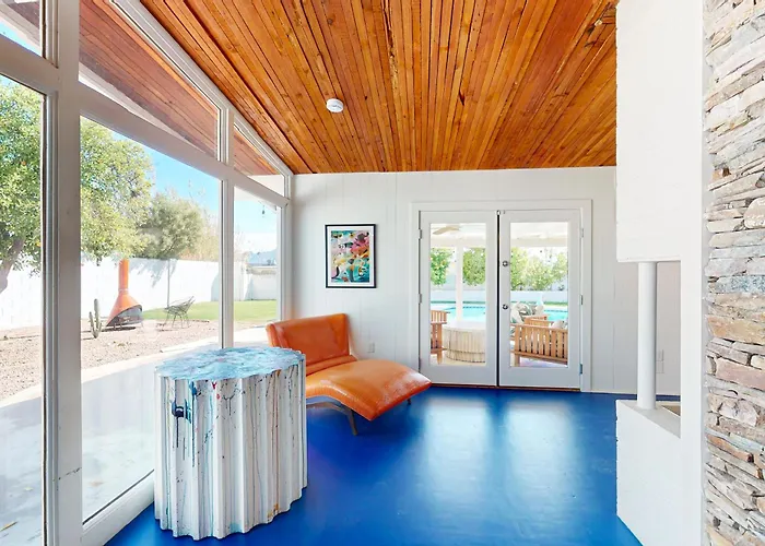 Lounge Poolside: Gem W/ Game Room! Holiday home